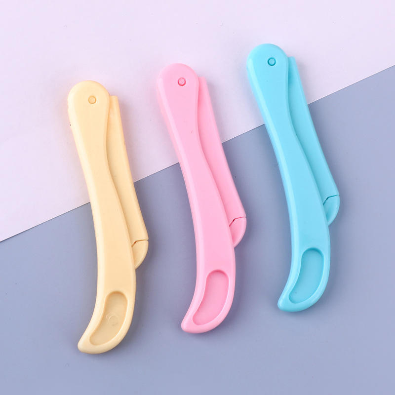 Pack Of 3- Feather Flamingo Eyebrow Razor Set - Image 2