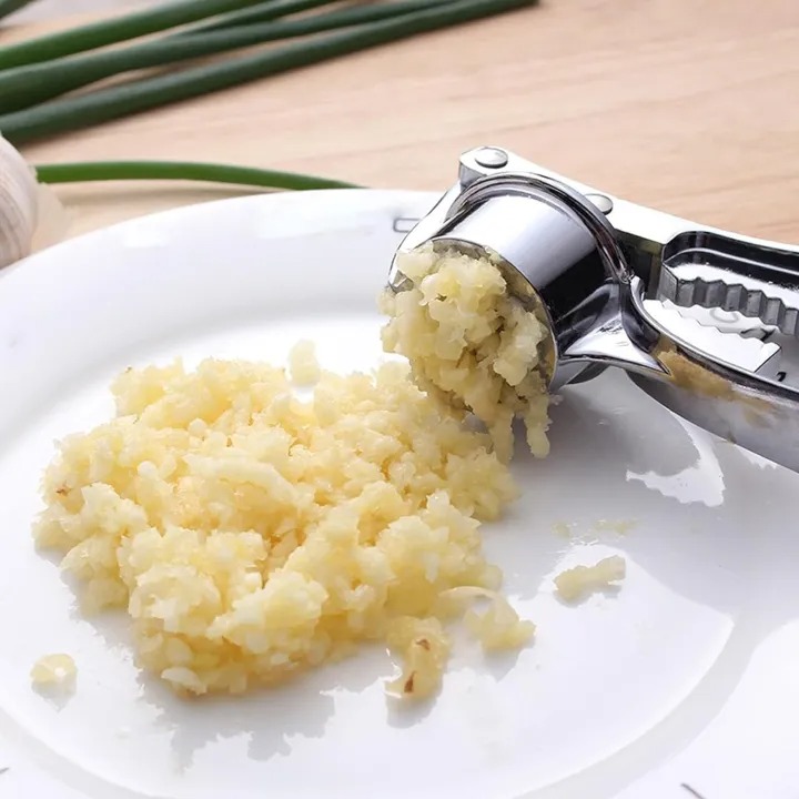 Stainless Steel Garlic Press – Kitchen Garlic Mincer for Easy Crushing - Image 4